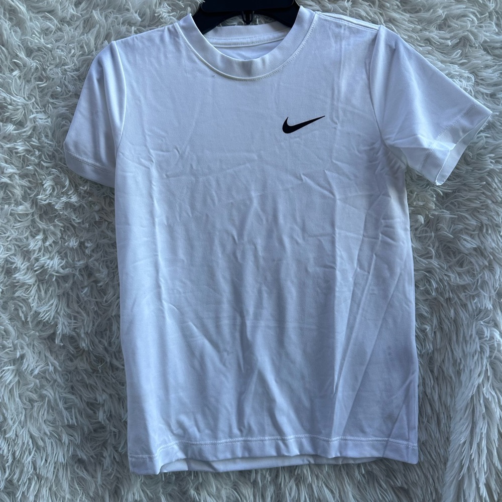 Nike kids short sleeve White T-Shirt size small NWOT